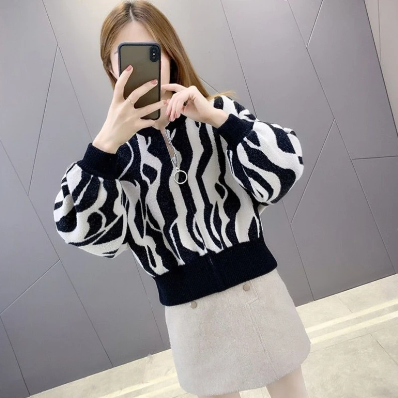 

Весенне-осенняя женская бейсбольная куртка, короткий пиджак с открытой передней частью, модный стиль Ins, доступная повседневная одежда для миниатюрных оправок ​