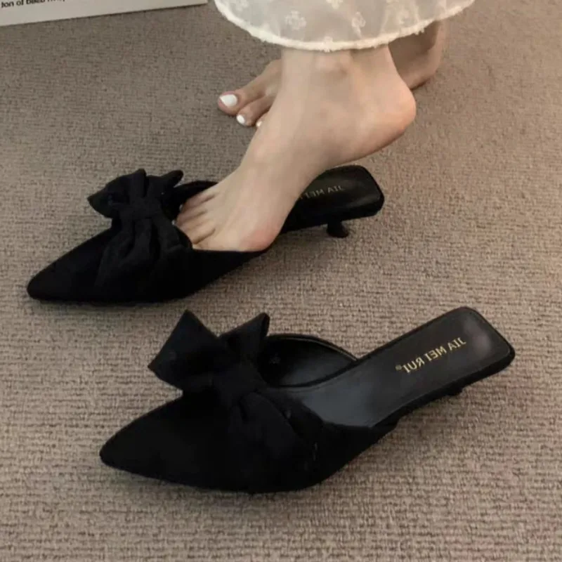 Sandales et pantoufles pointues en daim pour femmes, nouvelles sandales à talons bas et bout ouvert avec nœud de tempérament, chaussures Muller en été.