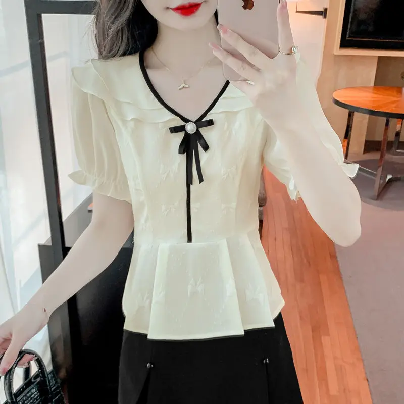 V-neck Shirt Short-sleeved Women's Waist-hugging and Fashionable Shirt Age-reducing French Waist-pinching