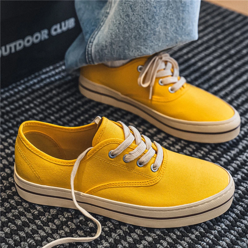 Korean Version of Minimalist Niche Canvas Shoes for Men, 2026 Summer New Lightweight Soft Sole Versatile Casual White Shoes