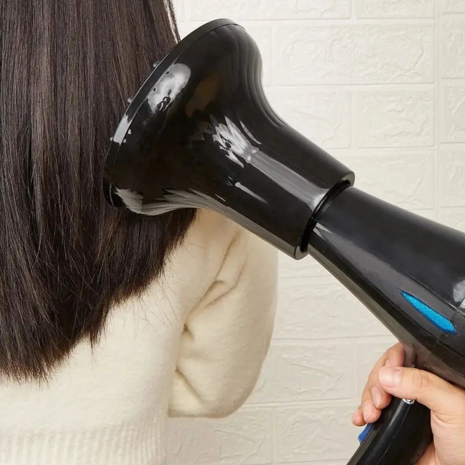 Experience Unmatched Styling Comfort with the Sleek Black Hair Dryer Curl Diffuser - Your Must-Have Hair Care Tool for Effortles