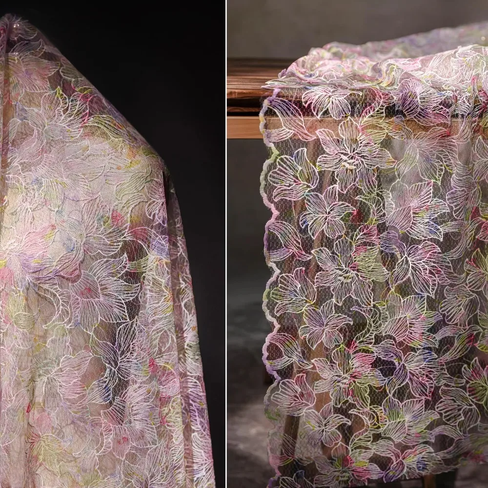 Lila-rosa Lilie bestickter Spitzen-Mesh-Stoff für transparentes Kleid, DIY-Kleidungsdesign