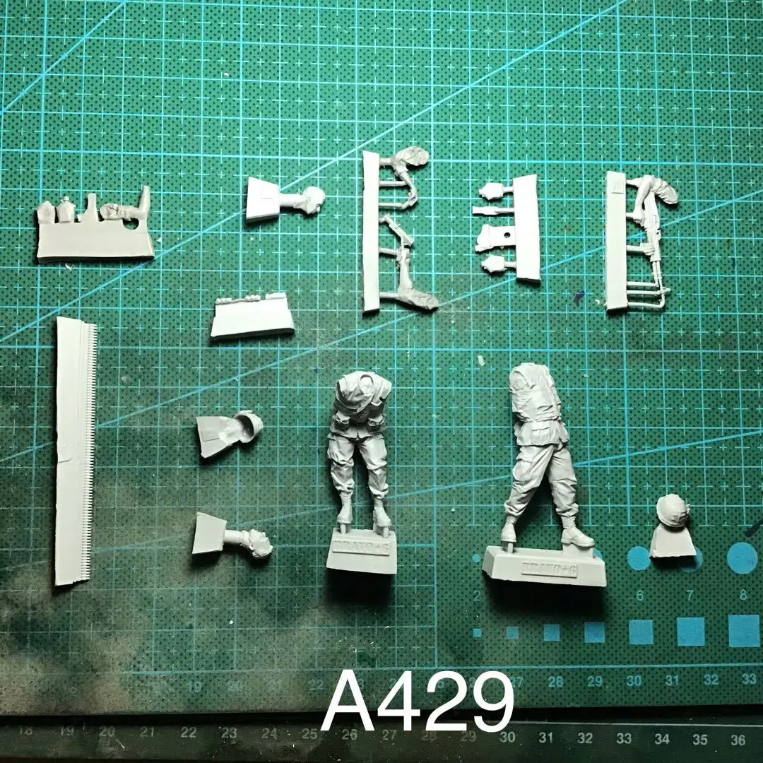 1/35  Resin Model Figure GK， Unassembled and unpainted kit