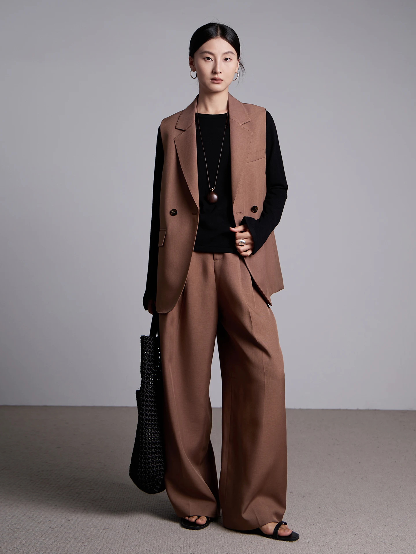 

Костюмный комплект Wanda Yaya: льняной пиджак с V-образным вырезом и свободные брюки, однотонный, для офиса, осенний, модный