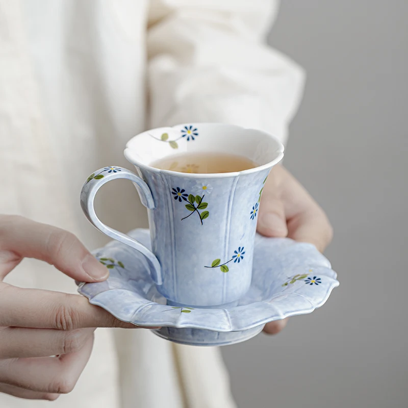 

Pure hand-painted small daisy ceramic master cup mini water cup drinking tea cup coffee cup saucer set
