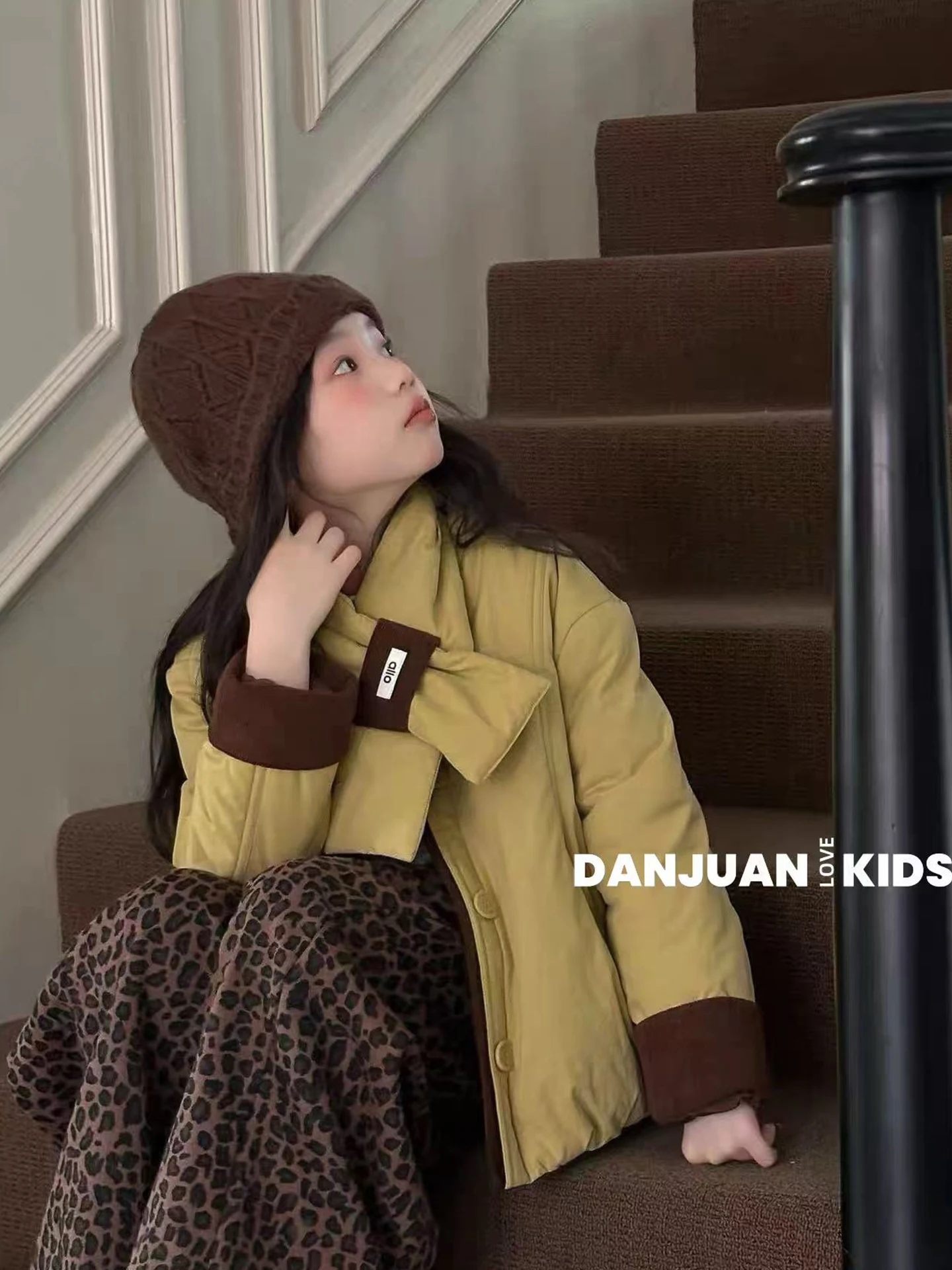 thiened-cotton-jaet-children's-winter-clothes-warm-top-for-girls-faionable-plaid-design-zipper-closure-round-ne-design