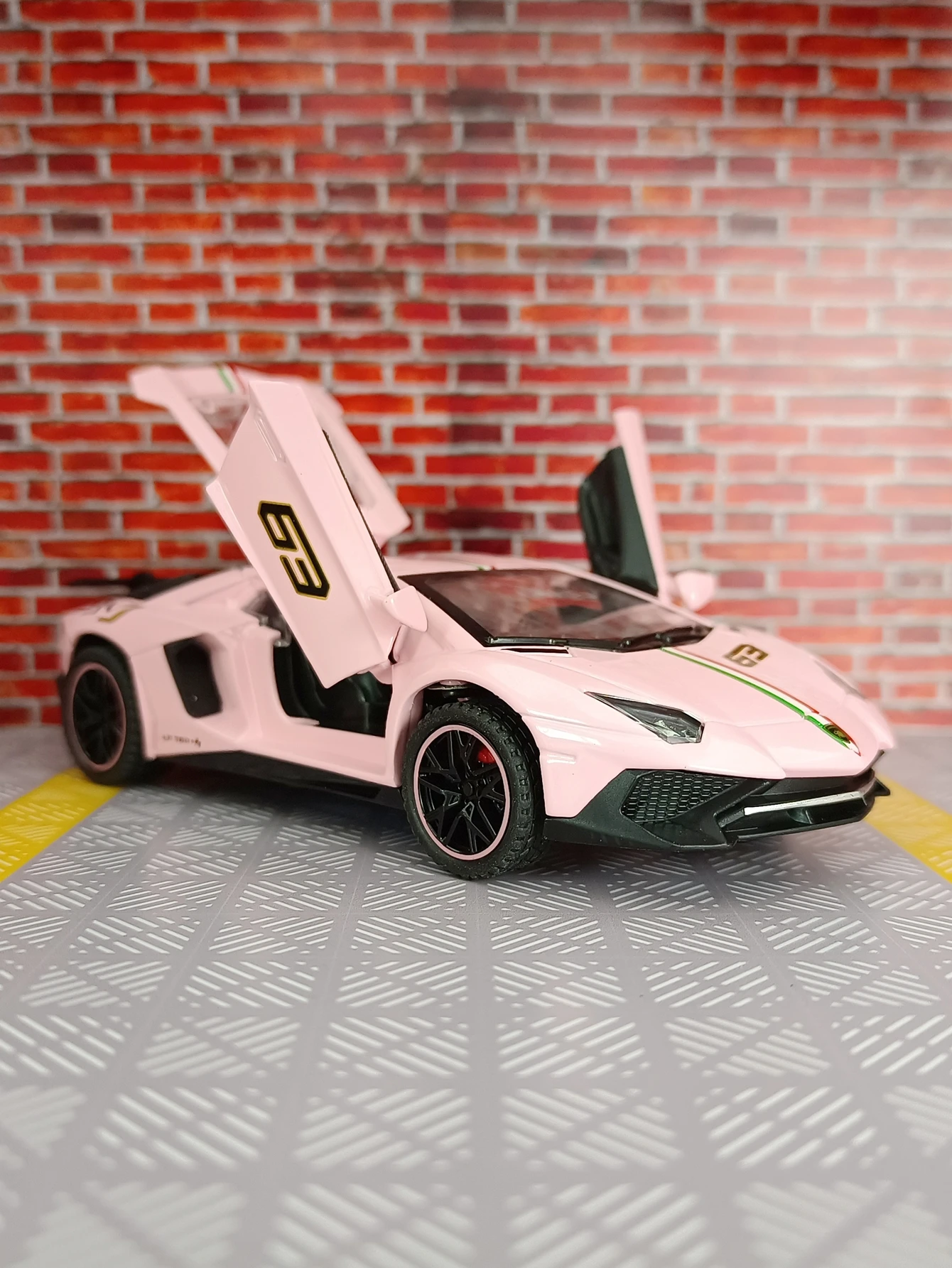 

1:32 LP780-4 alloy rally car model ornaments collection metal car toys with rich details fine workmanship and good quality