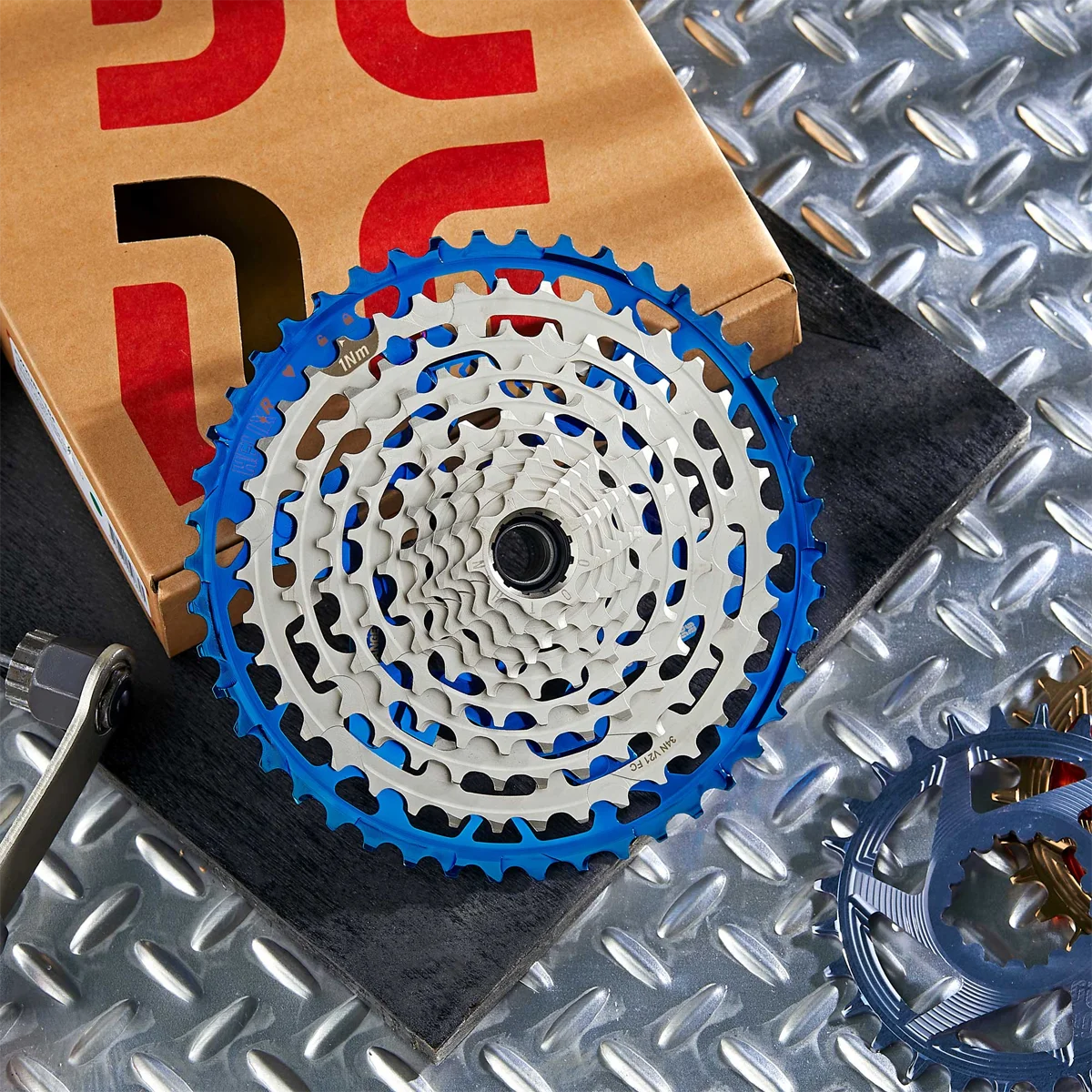 ethirteen Helix Race 11-Speed 9-46T Cassette 11-speed, 511% Range, 370-Grams 1 aluminum cogs, 10 steel cogs