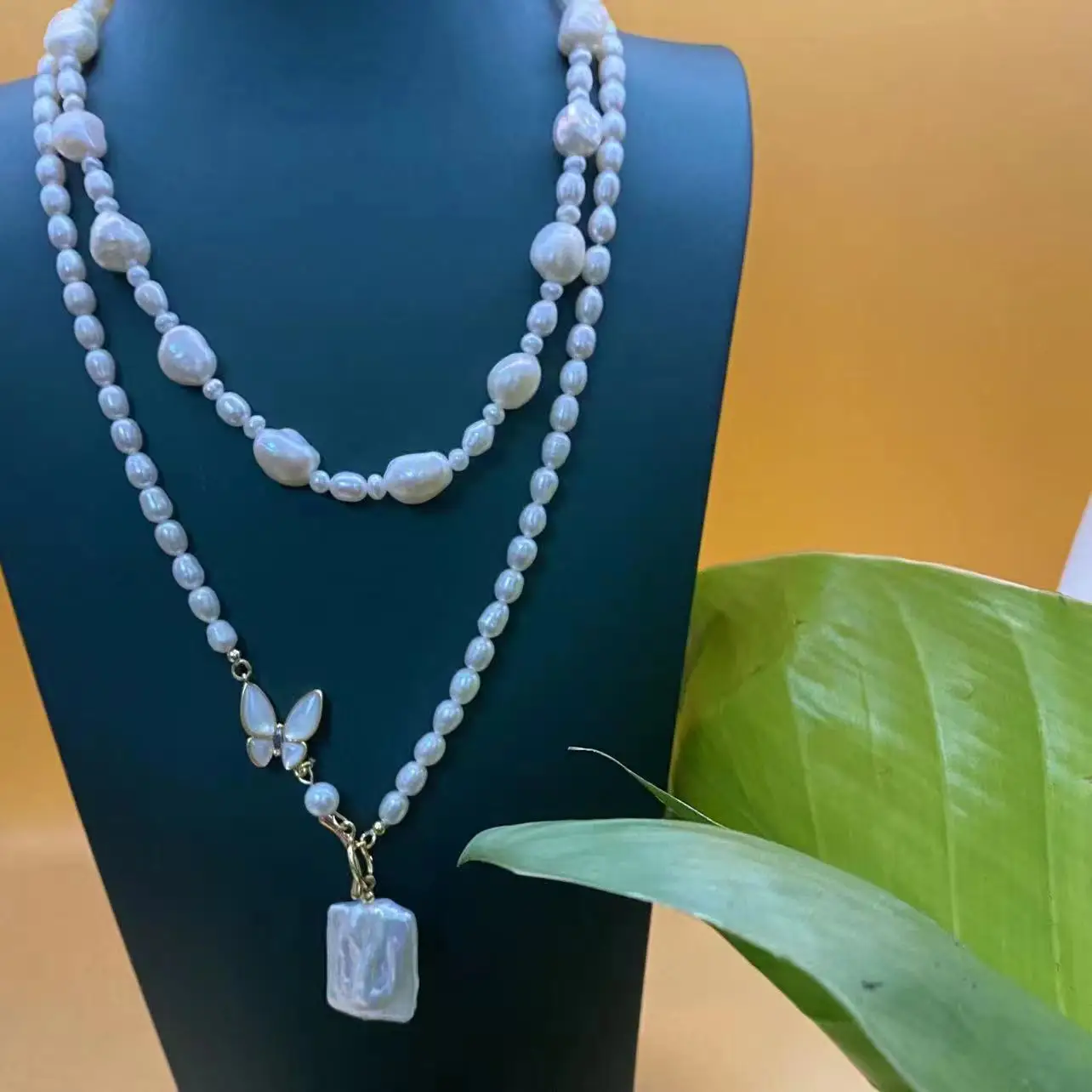 

Natural Freshwater Baroque Pearl Necklace for Women's Luxury Pendant Long Sweater Chain Butterfly Beads Choker Collarbone Chain