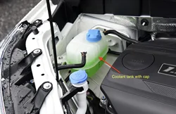 1pcs Coolant reservoir tank with cap For Chinese GAC GS3 GA3 GS4 Auto car motor parts