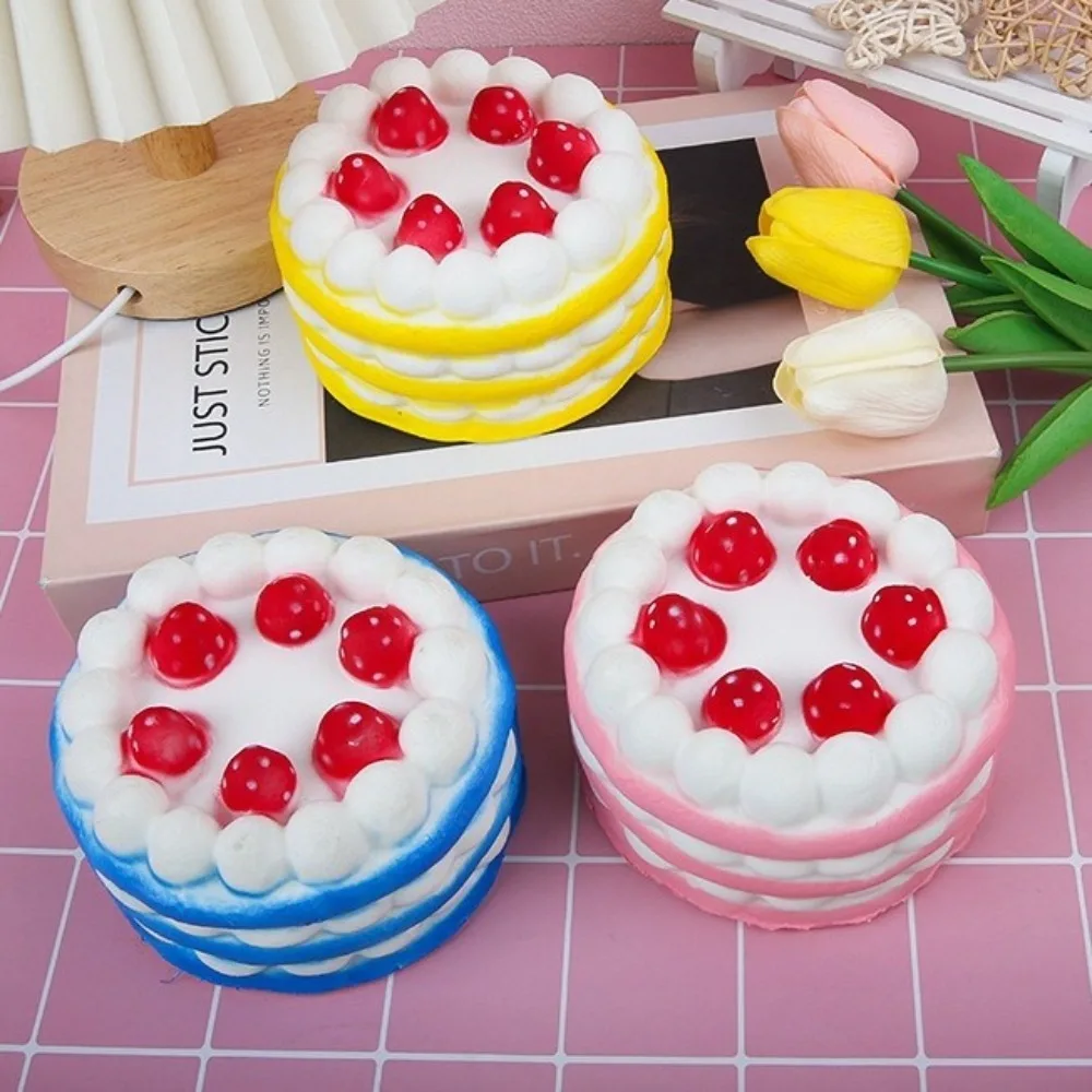 Simulation Erdbeere Geburtstagstorte Squeeze Spielzeug Pony Kuchen PU Squishy Fingerspitze Spielzeug Creme Blaster Druckentlastung