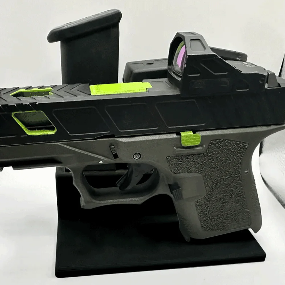 

Тактический держатель для пистолета с 3 слотами для журналов | Прочный пластиковый органайзер для хранения домашней защиты и розничной торговли