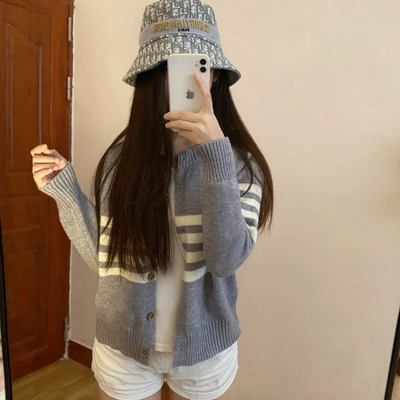 

Новый осенне-зимний вязаный свитер с вышивкой «Острая девчонка-медведь» в полоску, облегающий крой, для женщин, онлайн эксклюзив...