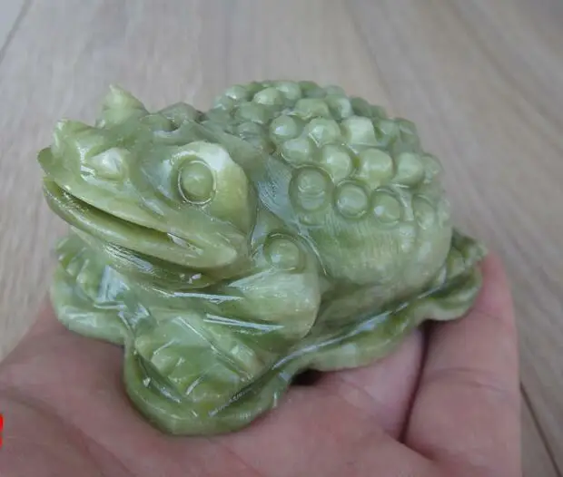 

Unique Collection Xiuyu Jade Toad Decoration Crafts Chinese Feng Shui Decoration