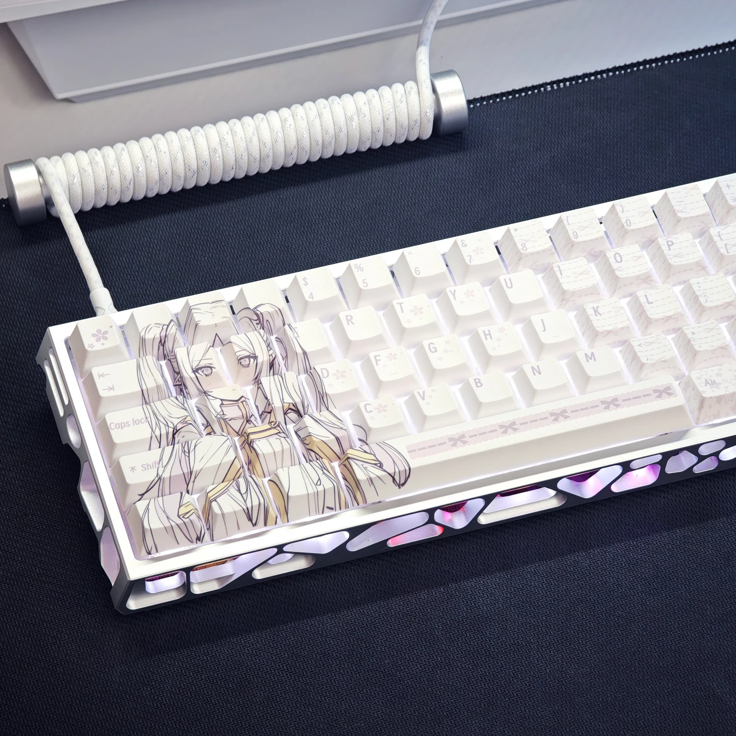 

73 клавиши Frieren Keycaps Chreey Height PBT гравировка анимация игры пользовательские колпачки для клавиш для механических клавиатур стрельба 60 65 67 68