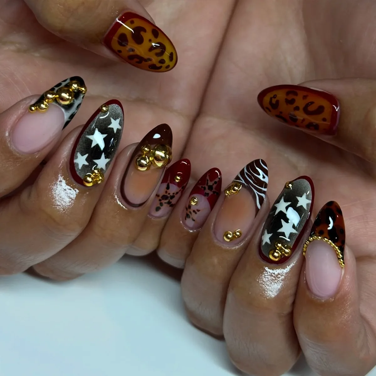 

24PCS Black Ombre Leopard Print French False Nails Retro Star Y2k Almond Press on Nails with Gold Bead Design Wearable Fake Nail
