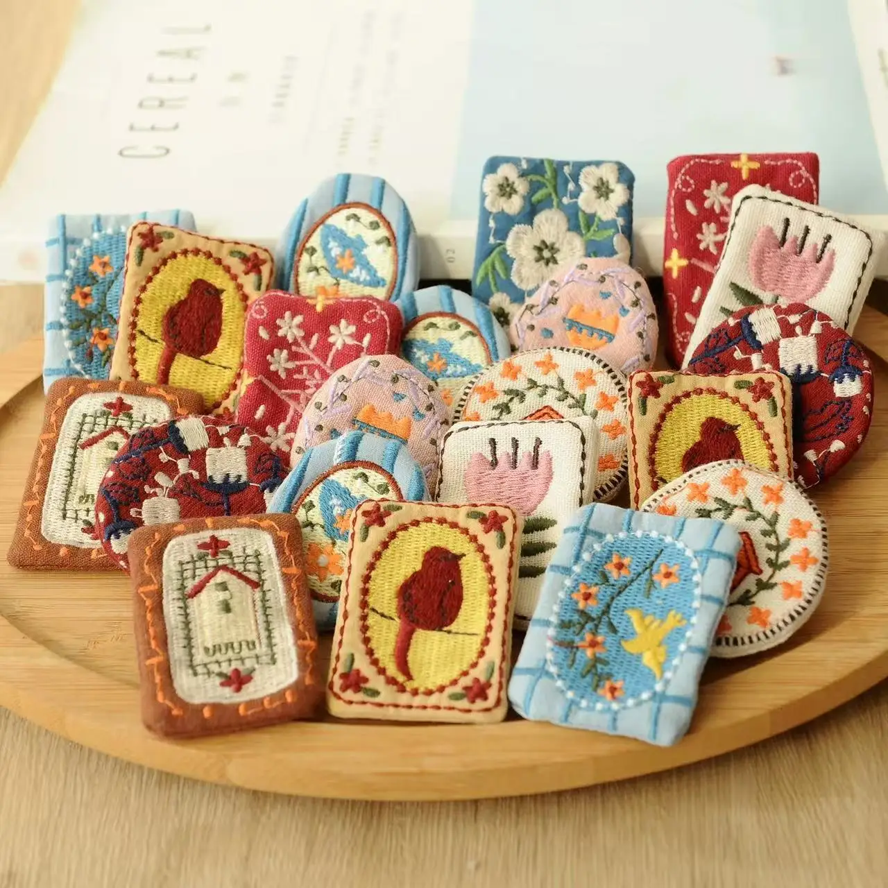 Embroidered Brooch Fabric Forest Style Floral Bird House Tulip Small Lightweight Cute Accessory for Bag Clothing Party Gift Home