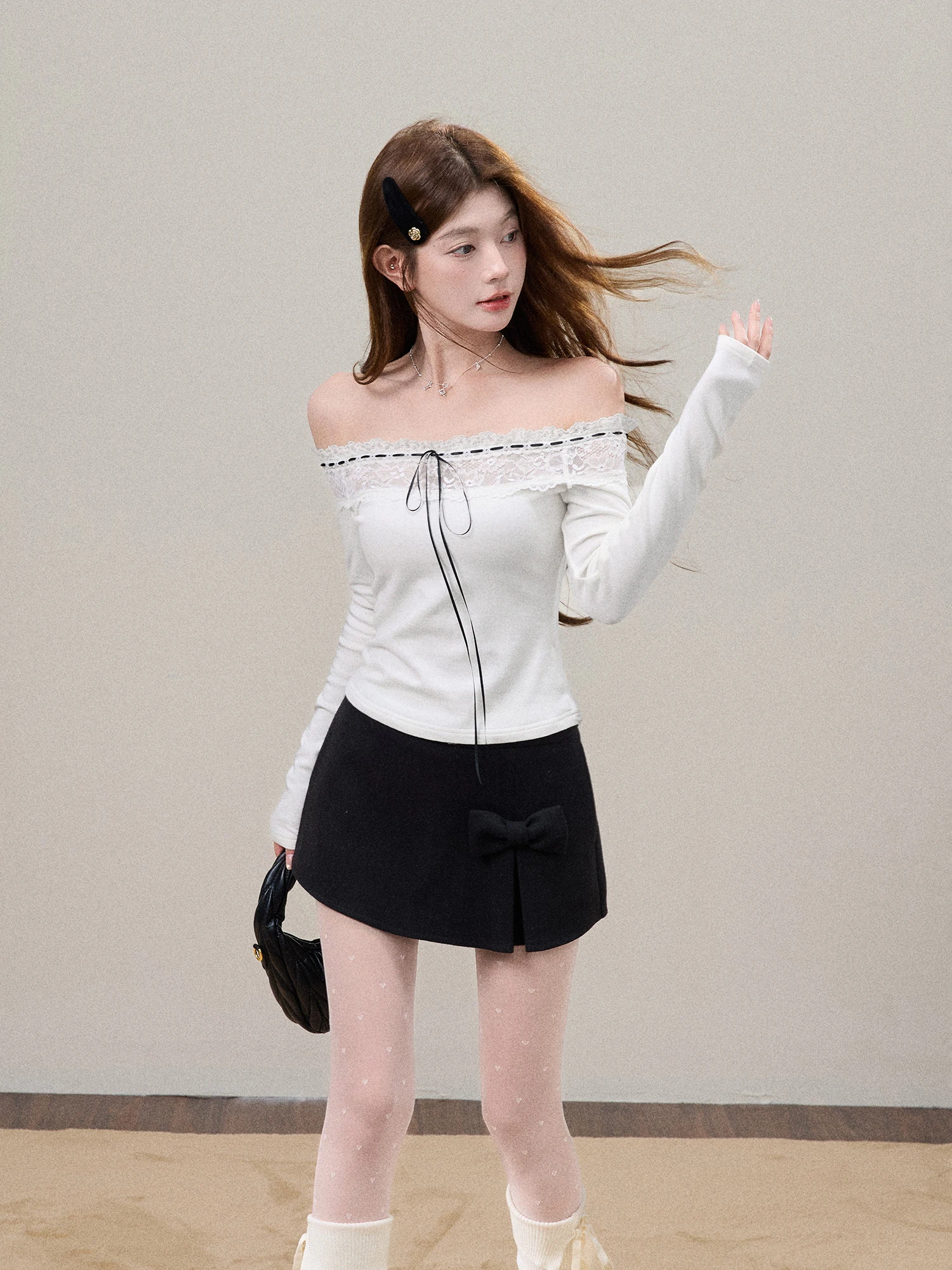 

Женская футболка с длинным рукавом и кружевной отделкой на одно плечо, весенний дизайн, облегающий крой, базовый слой, повседневный стиль, универсальный размер