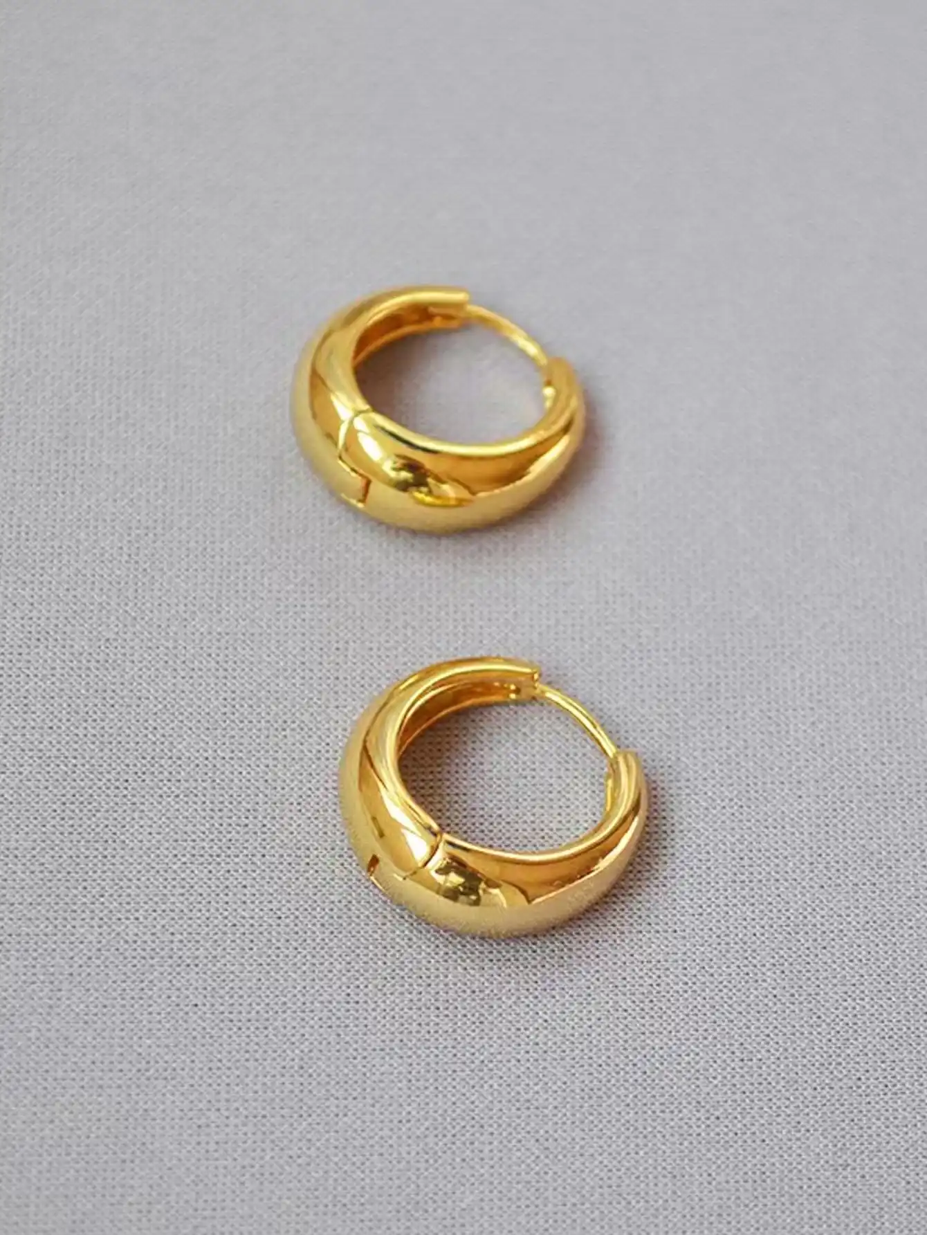 

Gold Plated Minimalist Hoop Earrings for Women, French Clip-On Design, Vintage Style