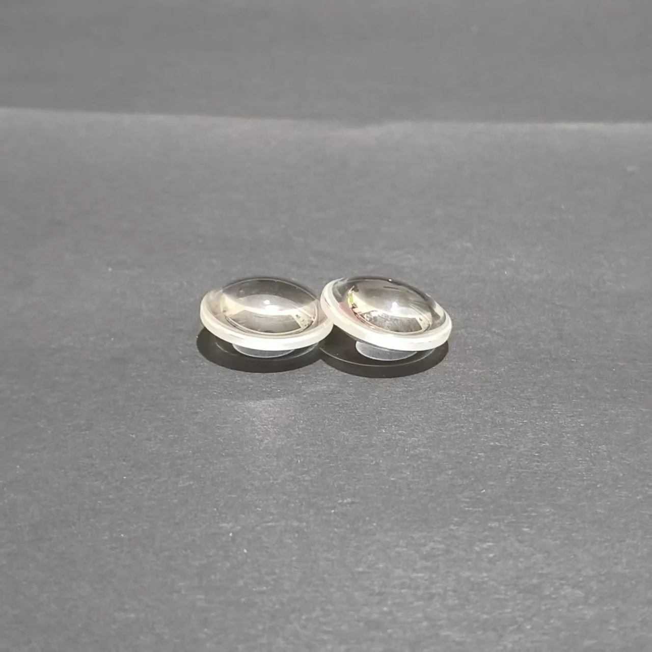 

18mm diameter, 13mm focal length biconvex monolithic optical glass lens coated with 400~700nm part number R135