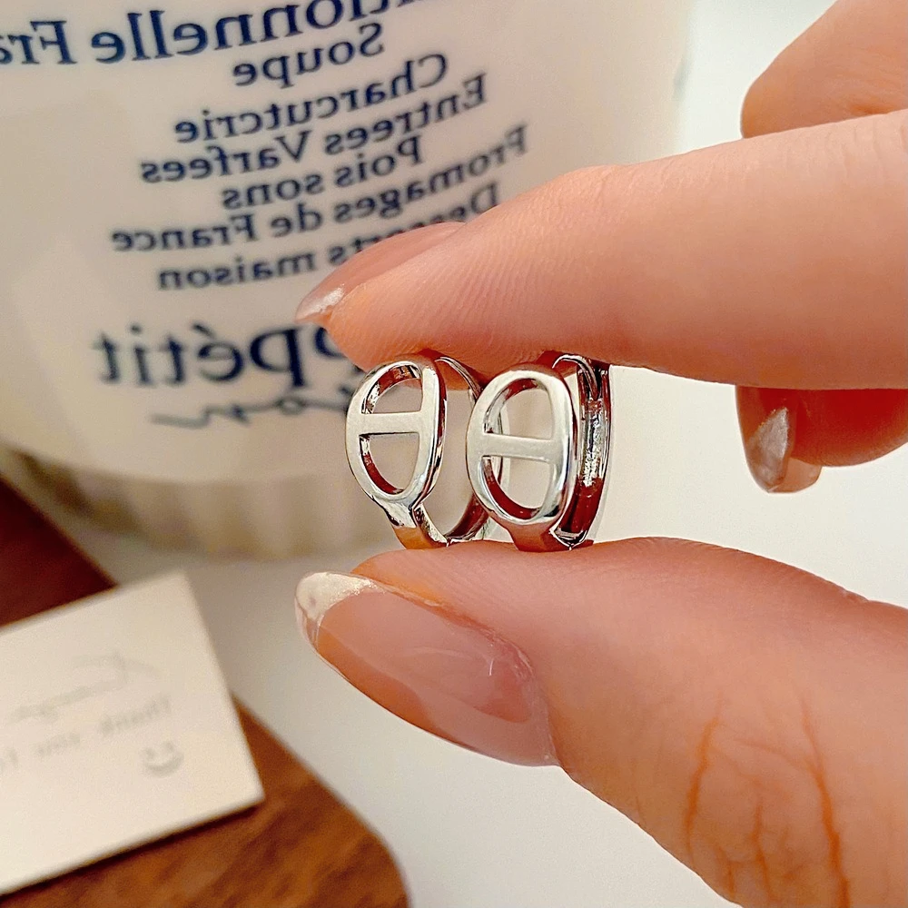 

Серьги-гвоздики в европейском и американском милом и крутом стиле со свиным носом, нишевые и изысканные серьги для девочек, простые серьги в стиле Ins