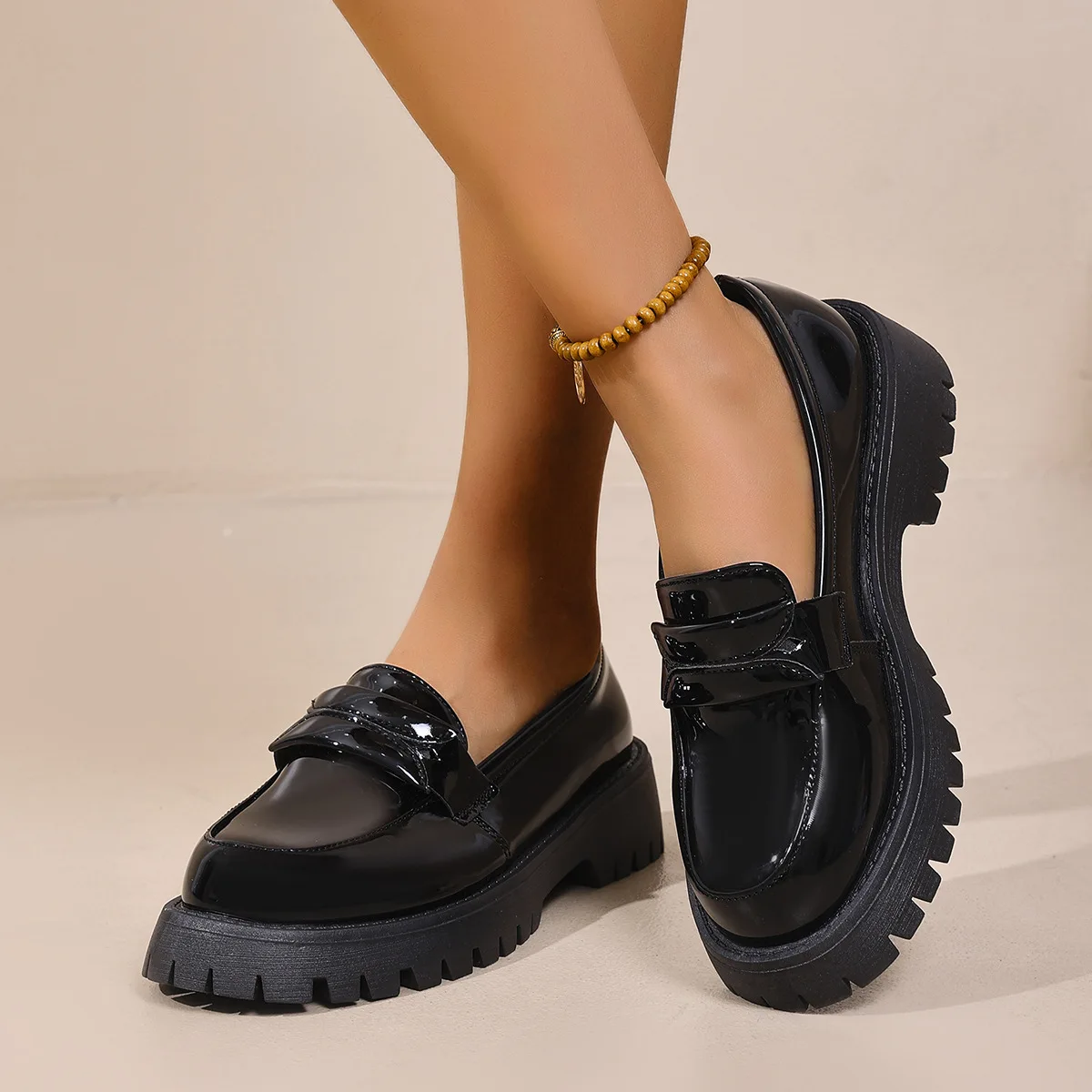 

New patent leather low-top thick-soled loafers for women, British-style small leather shoes, retro one-step loafers