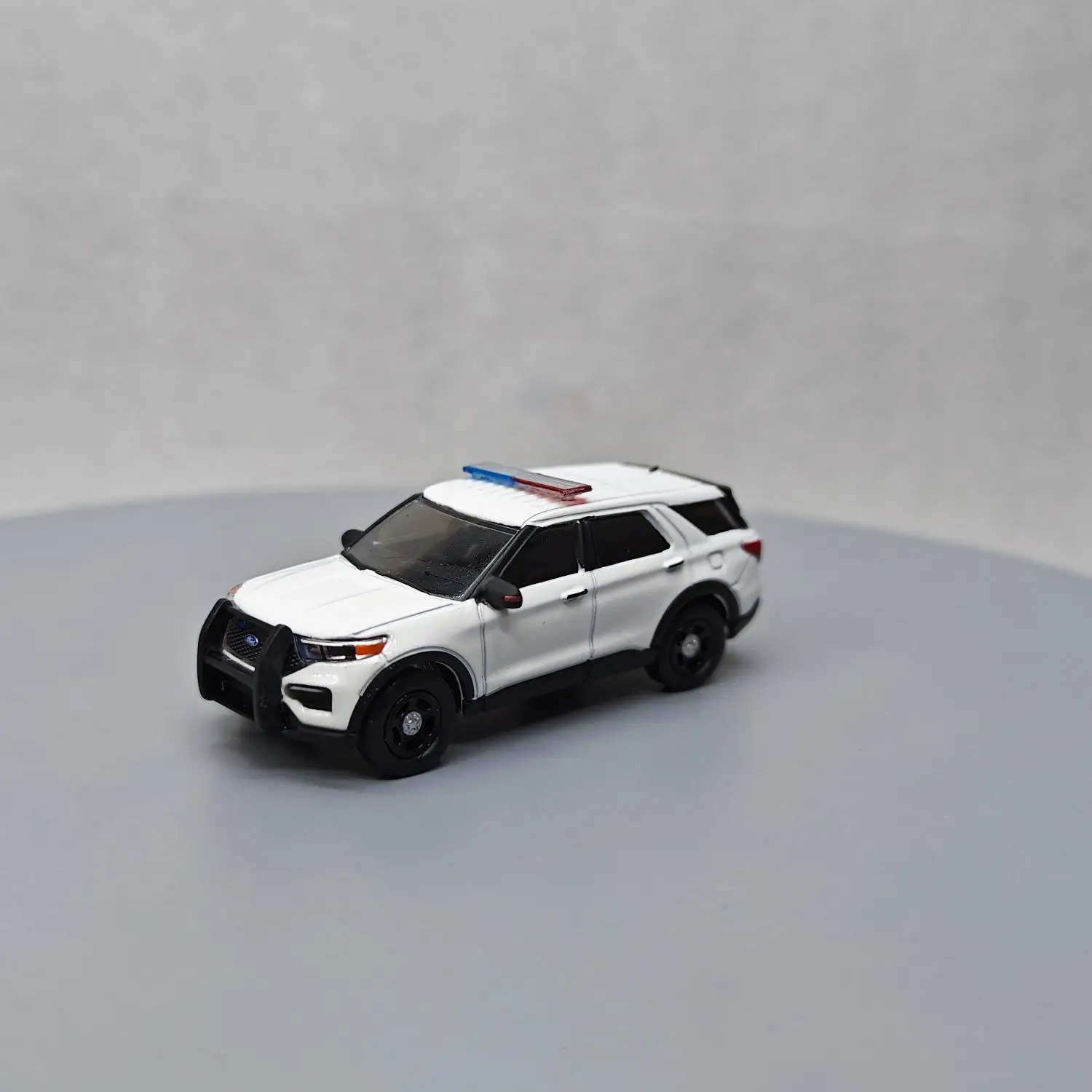 

GreenLight 1:64 2020 Ford Police InterceptorFord Explorer Police Car Straight Light car model collect