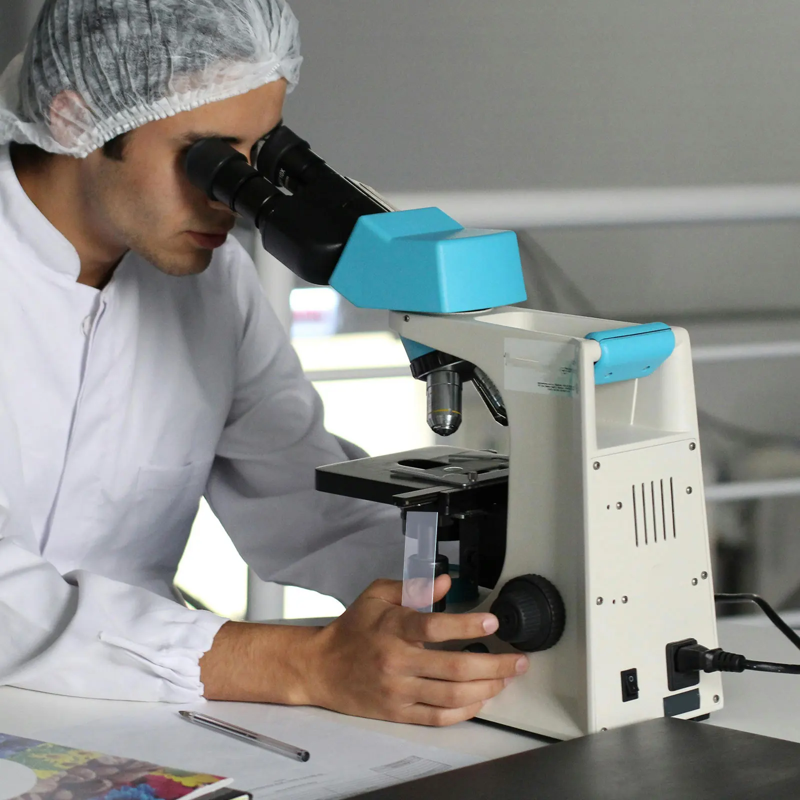 300pcs Microscope Slides Coverslips Optical Glass Pre-Cleaned Individual Packaging Compatible With All Microscopes