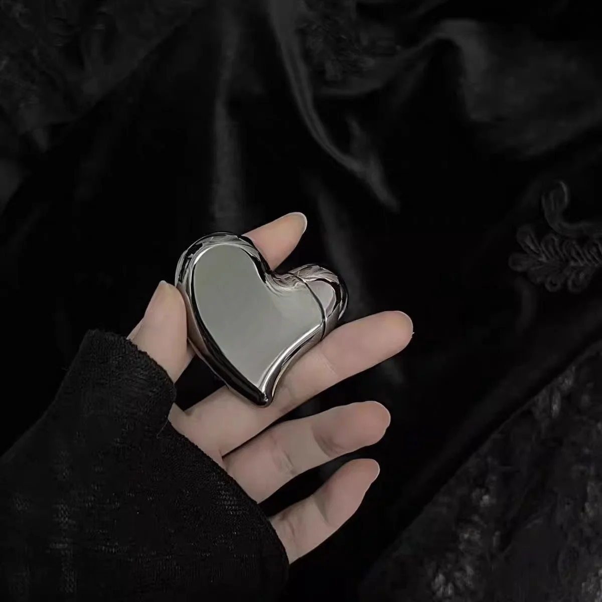 

Hot Selling Portable Luxury Alloy Necklace Saturn, Heart, Cigarette Box Gas Lighter Fashionable High-end Gifts For Men and Women