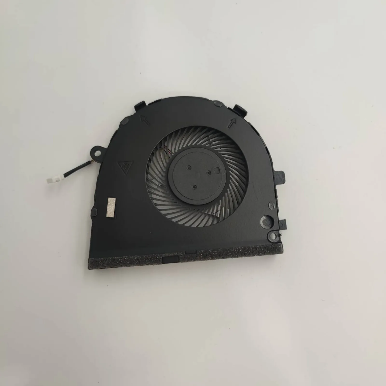 

Laptop GPU Cooling Fan for Dell G3 G5 15 G3-3579 G3-3779 G5-5587 G3-3776 3578 3590