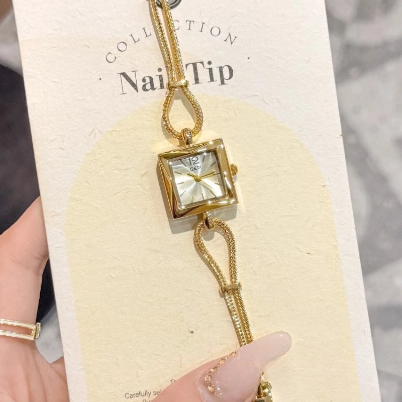 Fashion, elegance and trend women's watch women's small, exquisite, light luxury and simple 2025 new quartz watch birthday gift