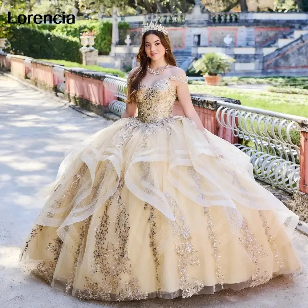 Czarna sukienka na Quinceanera suknia balowa Lorencia złote koronki aplikacja z koralików falbany z peleryną słodka 16 Vestidos De 15 Años YQD770