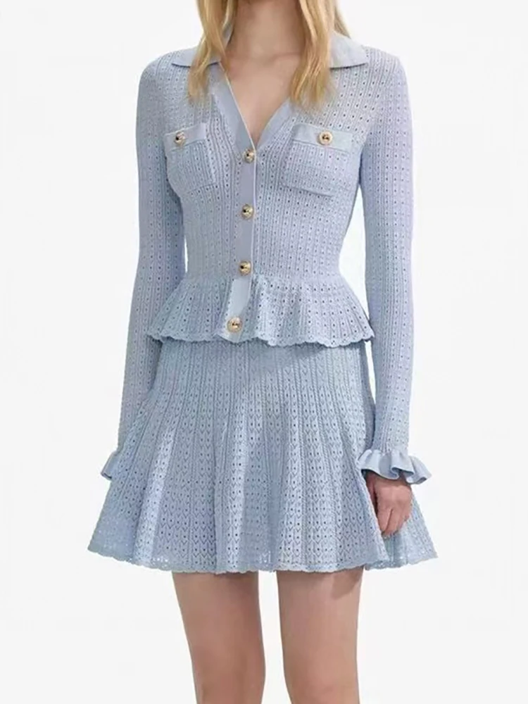 ชุดเดรสถักแขนยาวสองชุดพร้อมคัตเอาท์ลายดอกไม้คอวีและเอวแบบมีซิปสําหรับฤดูร้อนปี 2025