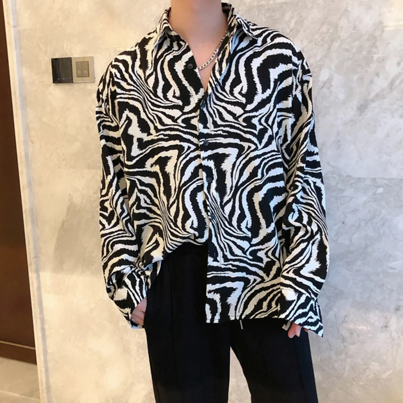 

Men 2022 Zebra Stripe Print Loose Shirt Male Dovetail Hem Design Shirt For Man Trend Brand Fashion Korean Shirt Stage Clothing