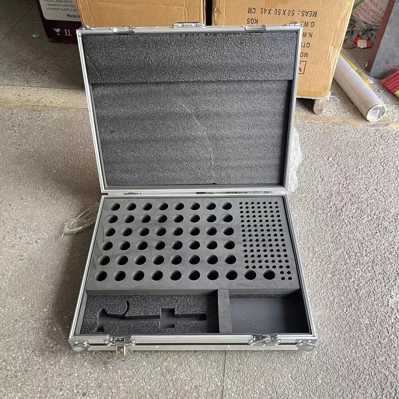 Fittings for Installing Aluminum Alloy Trusses Aluminum Alloy Portable Flight Case for Stage Concert Truss Display Party Wedding