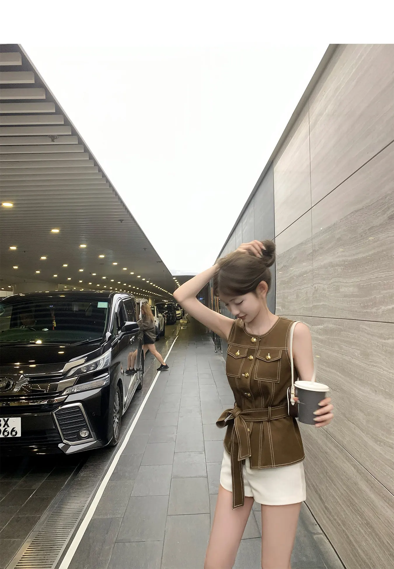 2026 new style Japanese trendy topstitched gold buckle shorts belt vest + straight pants suit view 2