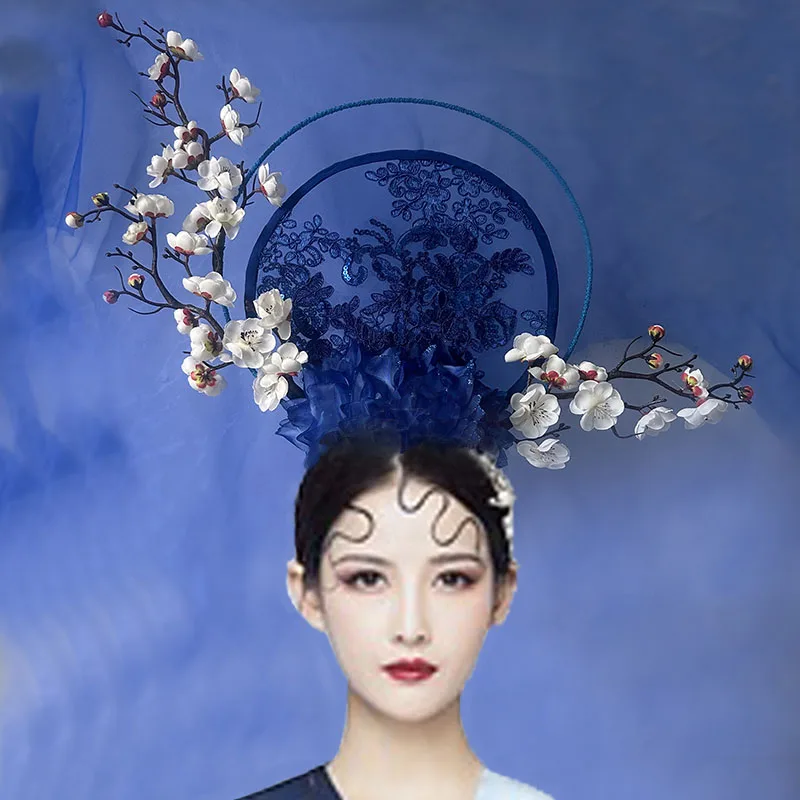 

Chinese style blue and white porcelain blue Guochao ancient style catwalk model exaggerated makeup modeling headdress