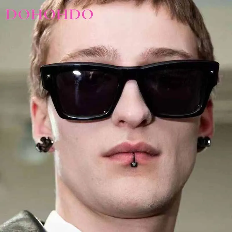 

Classic Rivets Punk Cool Square Frame Women's Sunglasses Brand Design Men's Sun Glasses Drive Travel Fashion Shade Eyewear UV400