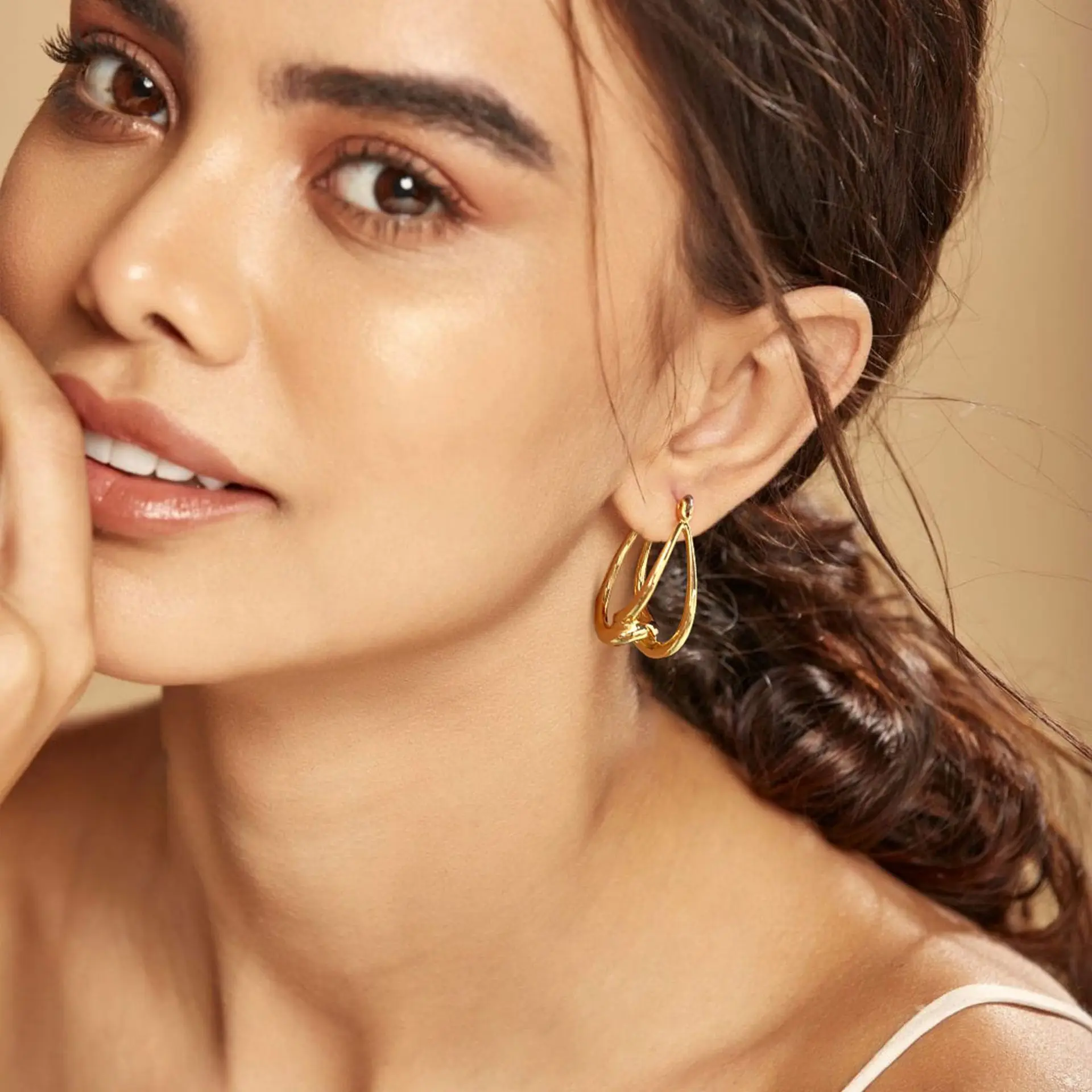 

Twisted Geometric Gold Earrings, French Style 18K Gold Plated Copper Hoops, Stylish Niche Design Ear Jewelry