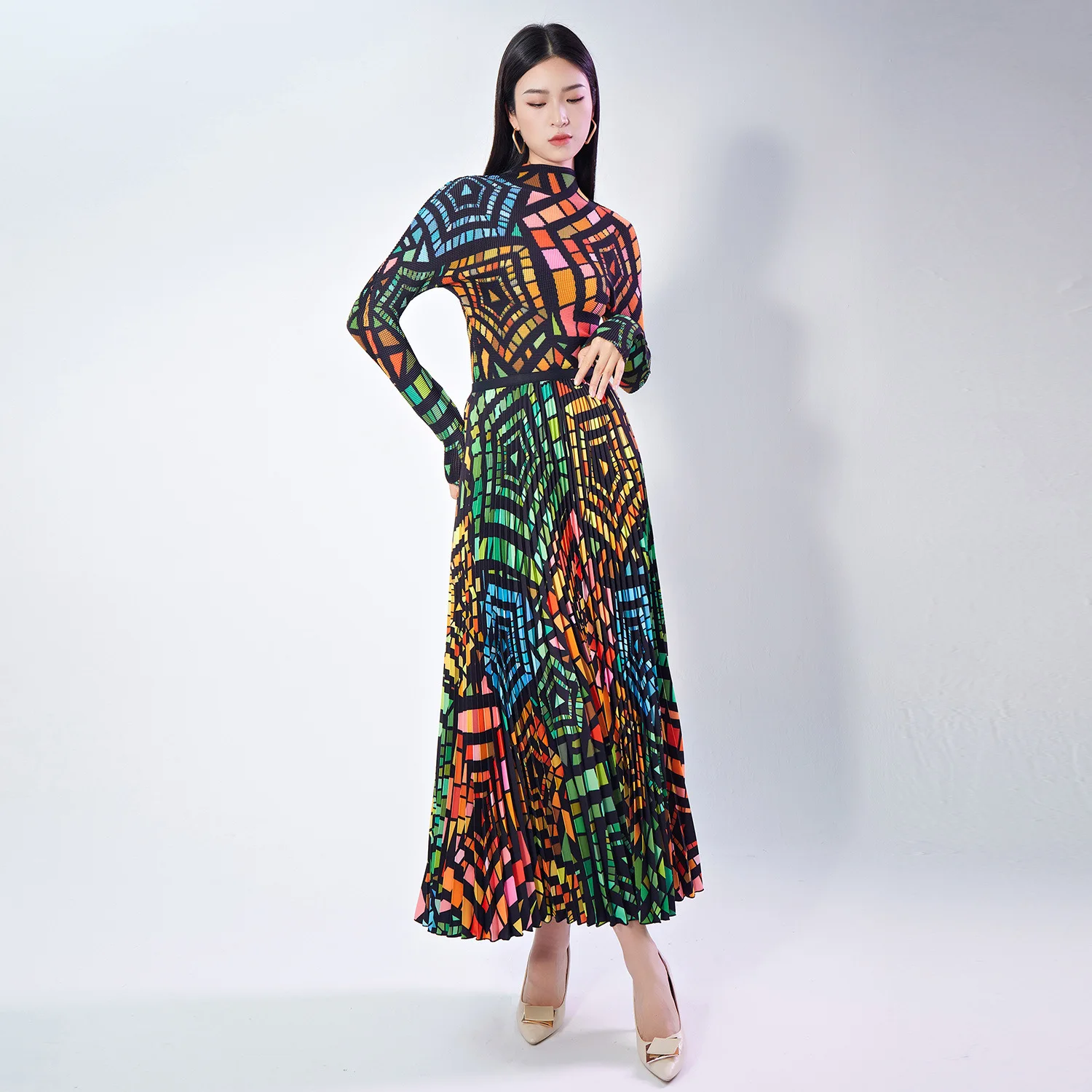 Folded Two-piece Skirt Set for Autumn and Winter 2024, New Printed Slim Fit Long Sleeved Top, Elastic Waist Skirt Set