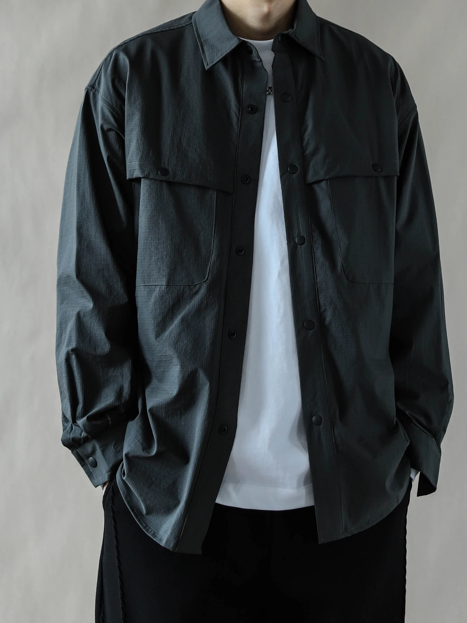 

Loose Fit Long Sve Men's irt American Workwear Sle Casual Outerwear Coat Multiple kets Deep ey Retro 2026 Spring