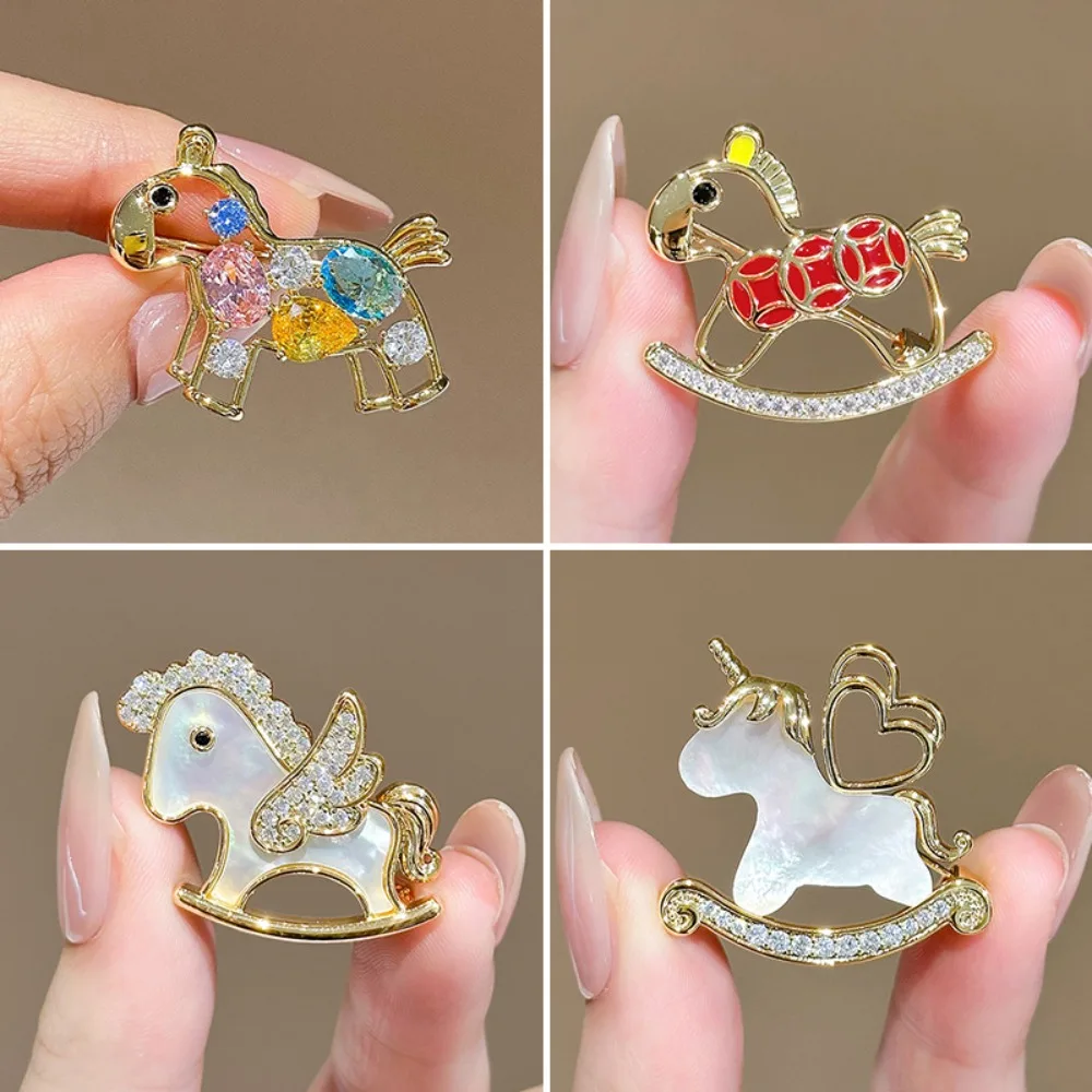 Fashion Cute Pony Brooches for Women Crystal Shiny Horse Enamel Pins Friend Party Gift Lovely Unicorn Brooch Jewelry Accessories