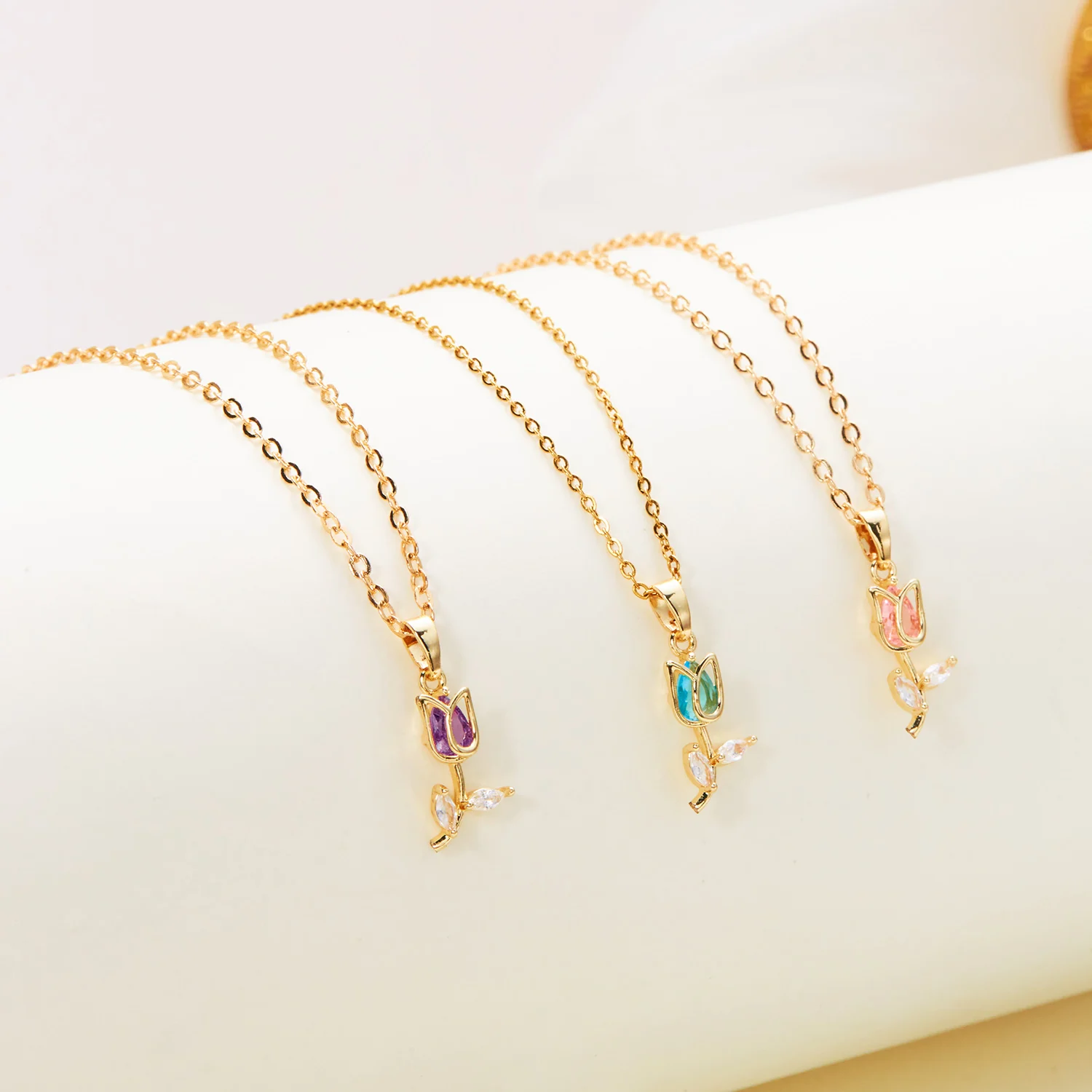Luxuriöse Zirkon-Tulpen-Anhänger-Halskette für Damen Elegante Blumen-Schlüsselbeinkette Süße Charms Schmuck-Accessoire Geschenk – Detail 5