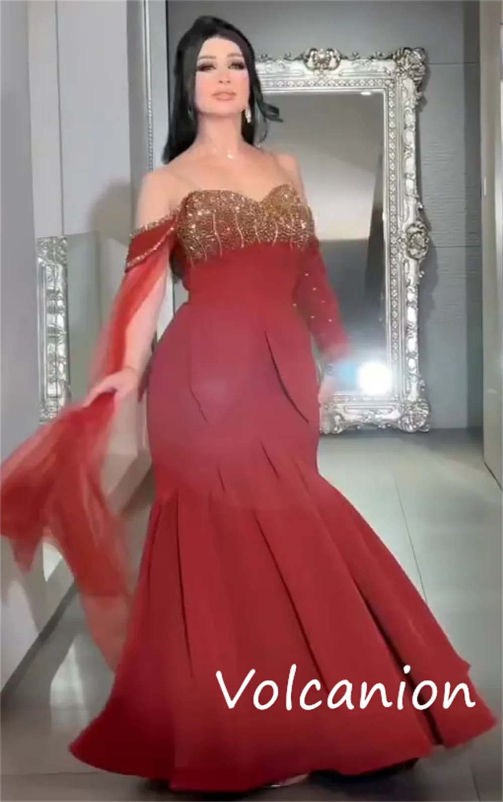 Abiti lunghi personalizzati in jersey semplice con paillettes e pieghe a tromba, cinghie trasparenti, occasioni su misura, stile moderno