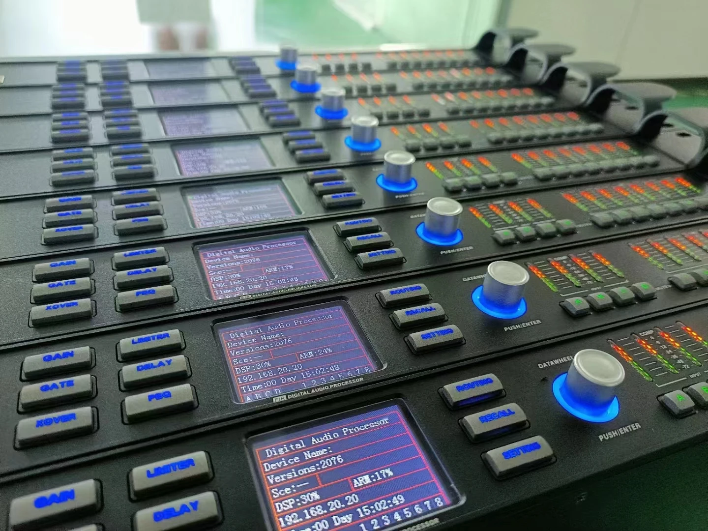 Digitaler Prozessor 4-In 8-Out Musikgeräte PA-Soundsystem Audioprozessor Bühne Indoor Outdoor Performance