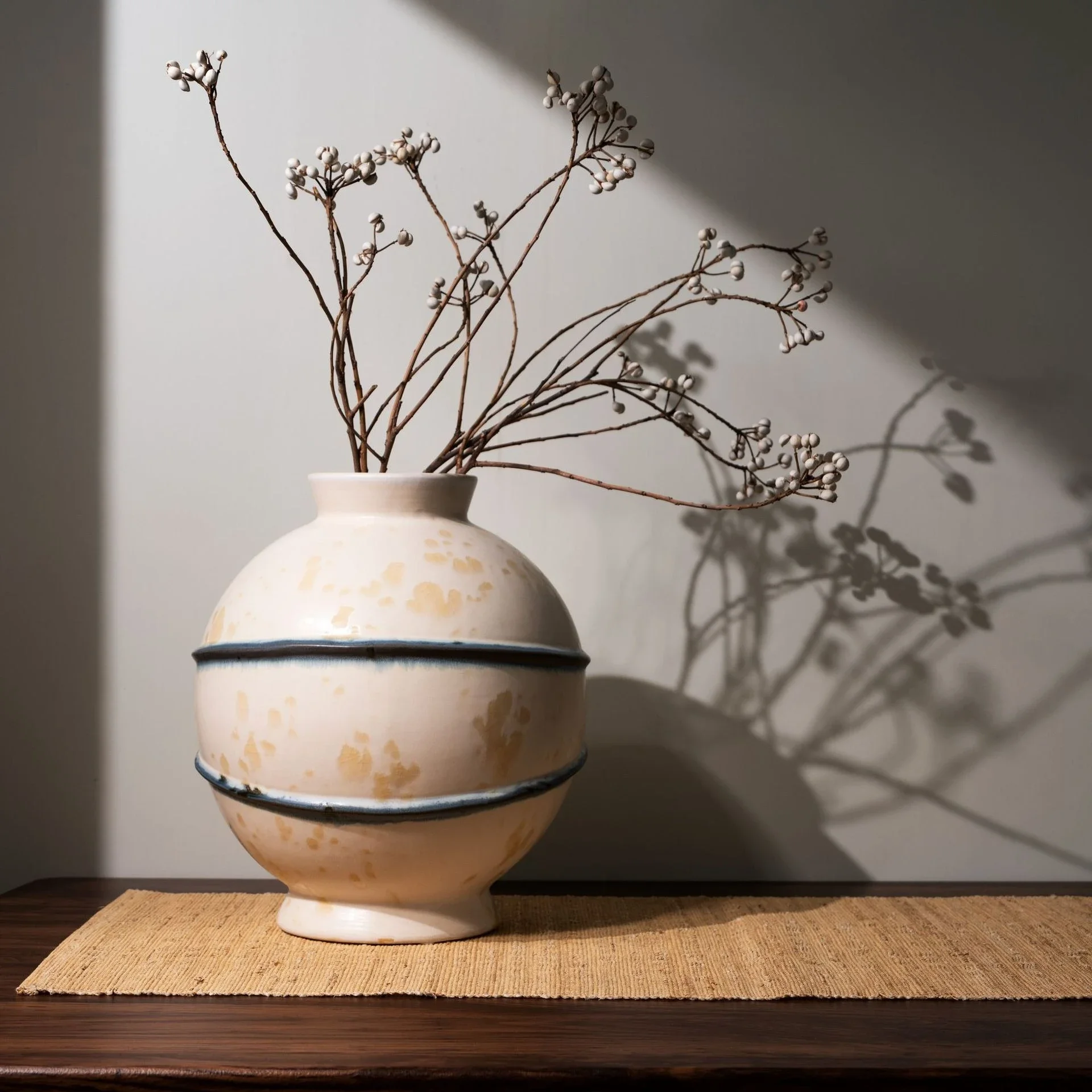 Ceramic Vase Geometric Lines Hand-painted Art Flower Vase Black Ring Relief Flower Pot Ceramic Handicrafts Home Decoration