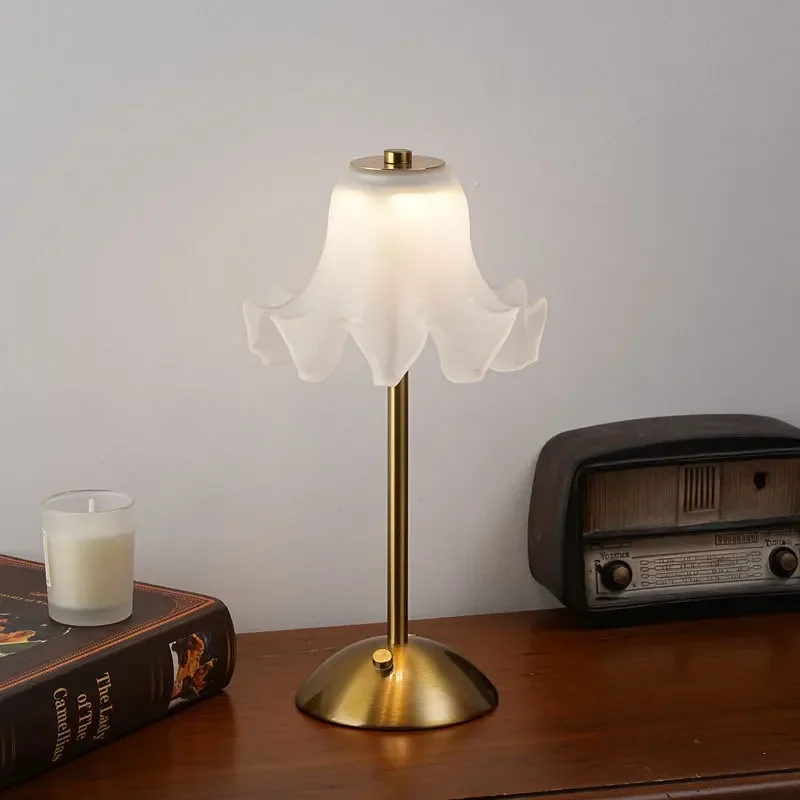 

Ins Atmosphere Desk Lamp Bedroom Bedhead Nightlight Charging Touch Light Luxury Retro Luxury Decorative Lamp