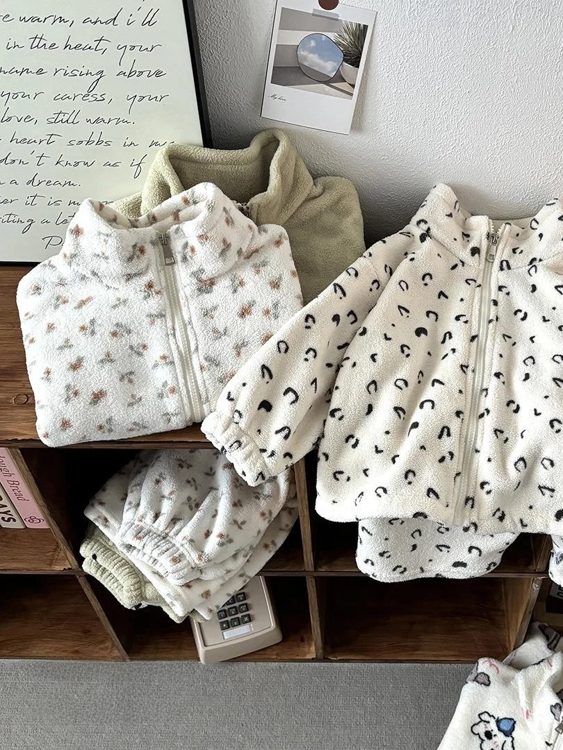 

Детская двусторонняя домашняя одежда, милый комплект с леопардовым принтом, мягкий удобный теплый комплект из двух предметов для мальчиков и девочек