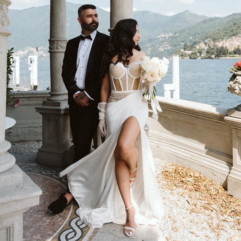 

Charm High Slit Satin Long Bridal Gowns Sexy Strapless Taffeta Mermaid Wedding Party Dress Elegant Ruffles Sleeveless Prom Gowns