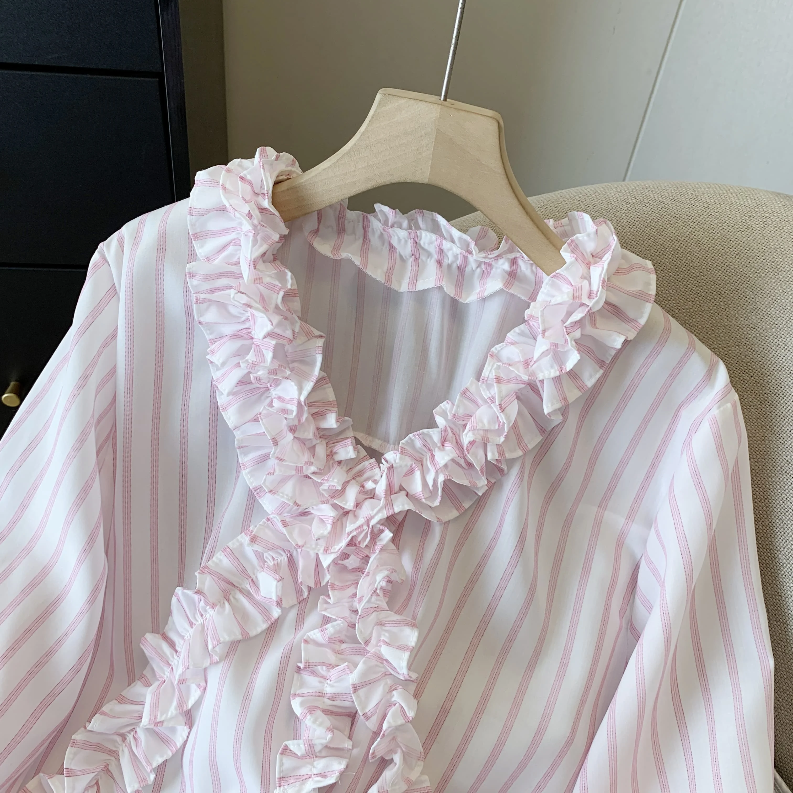 Kemeja dan Blus Aprikot Wanita Y2k Kemeja Lengan Panjang Berongga 2000S Elegan Antik Estetika Pakaian Fashion Musim Gugur 2025